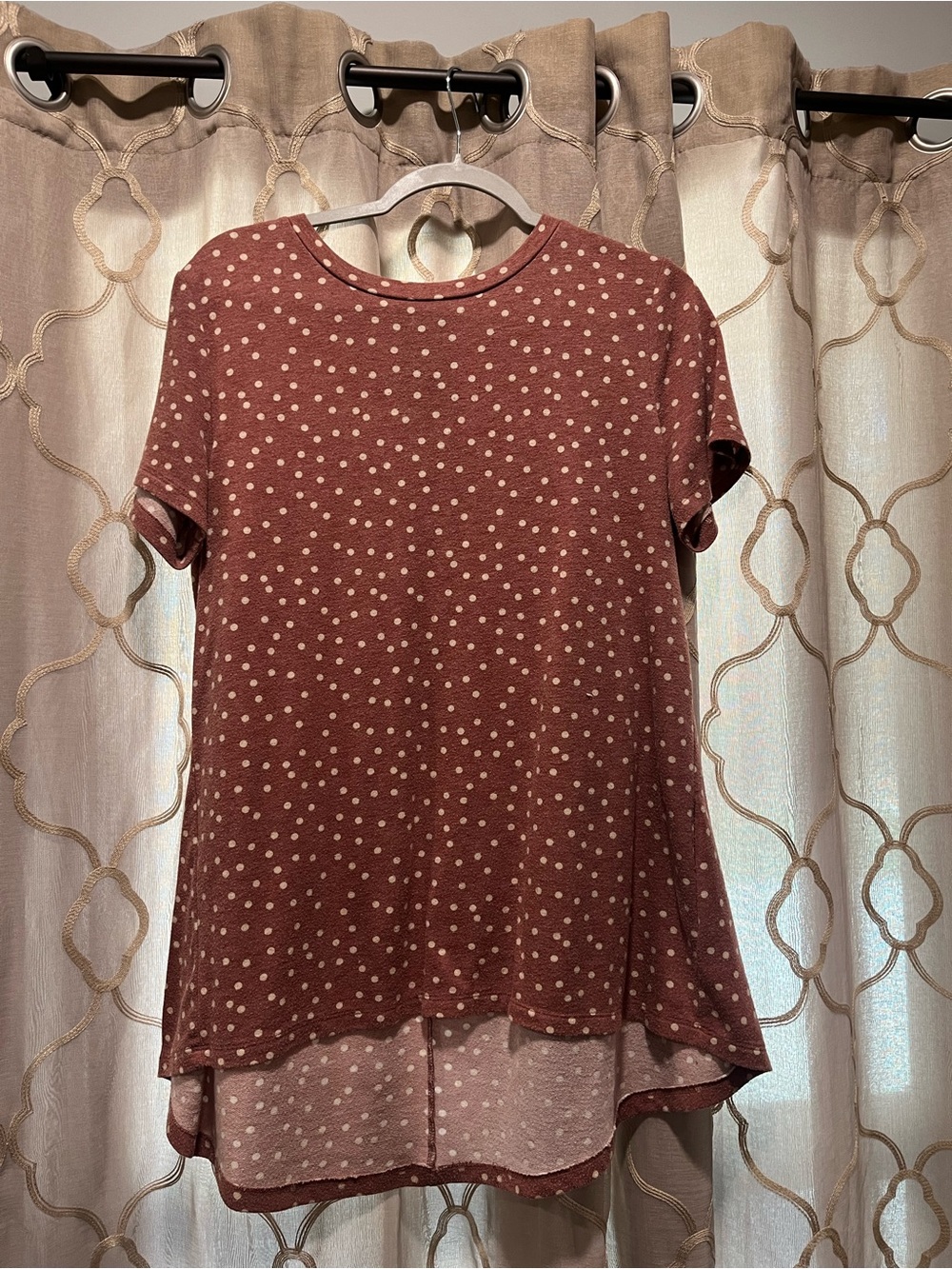 bobeau Rust with Cream Polka Dot Short Sleeve Hi-Low Tee